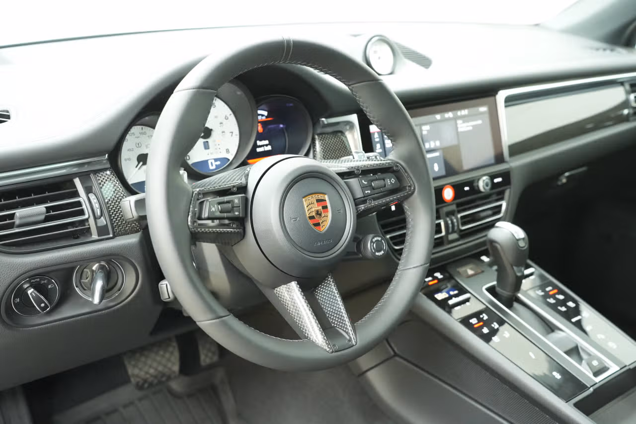 2026 Porsche Macan T - Photo 28