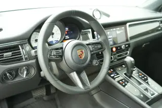 2026 Porsche Macan T - Photo 29