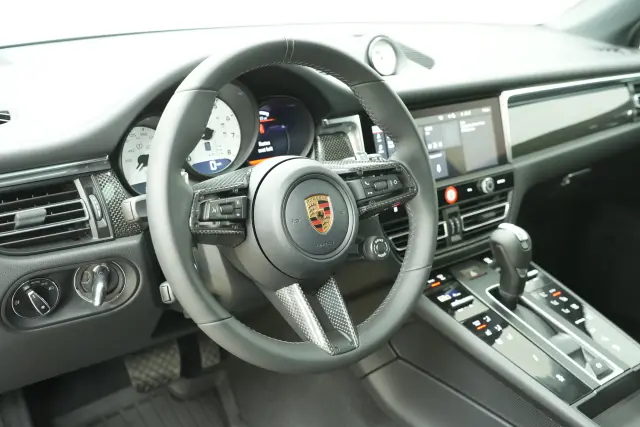 2026 Porsche Macan T - Photo 30