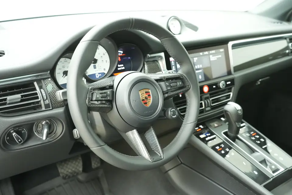 2026 Porsche Macan T - Photo 31