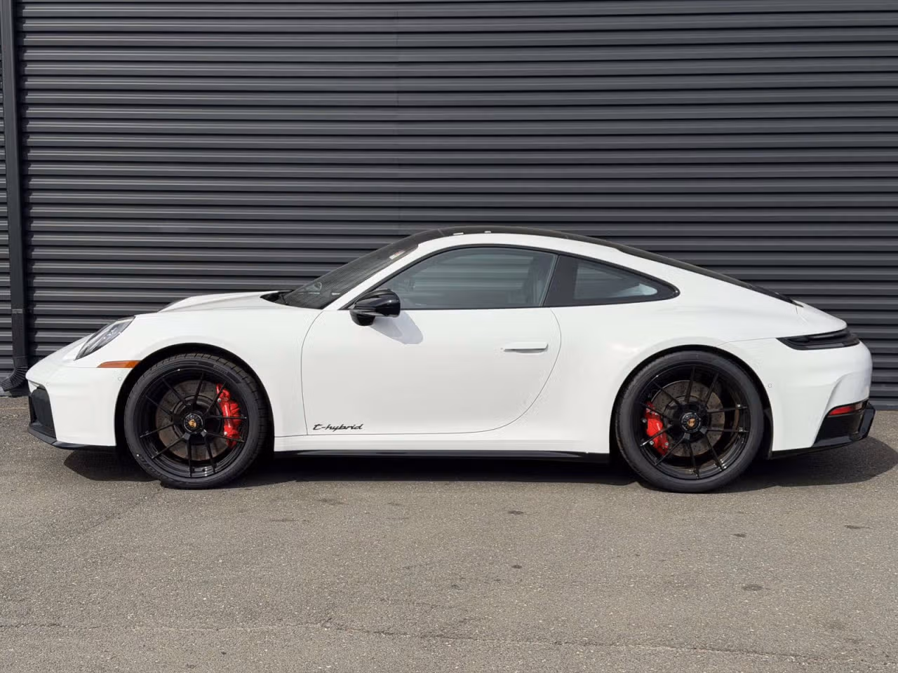 2026 Porsche 911 GTS - Photo 12