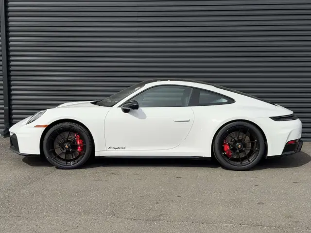 2026 Porsche 911 GTS - Photo 14