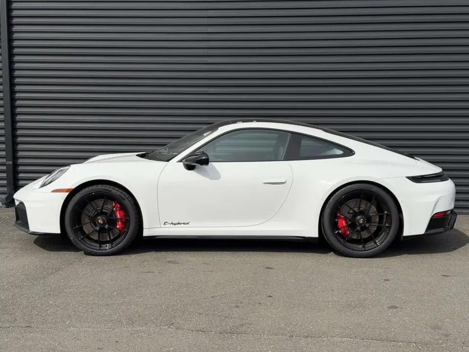 2026 Porsche 911 GTS - Photo 15