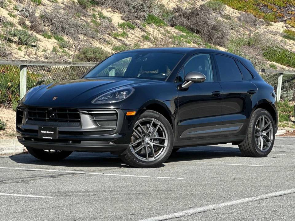 2025 Porsche Macan T