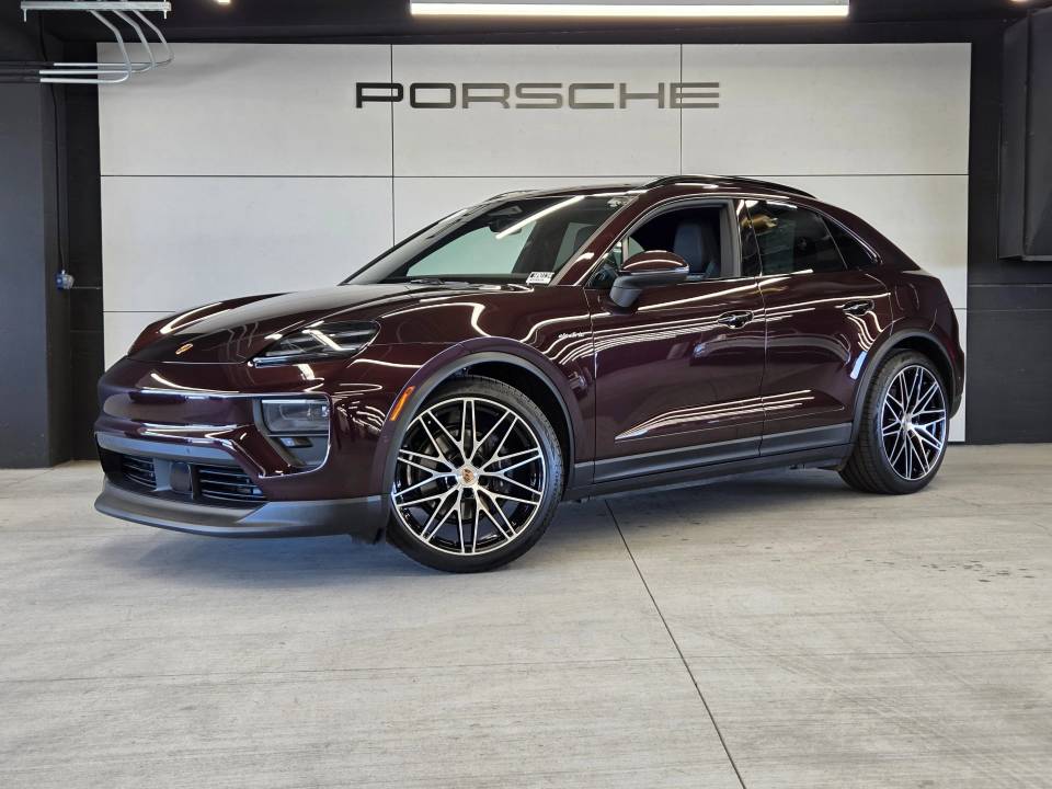 2025 Porsche Macan Base