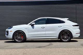 2025 Porsche Cayenne Coup Turbo E-Hybrid - Photo 9