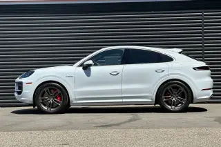 2025 Porsche Cayenne Coup Turbo E-Hybrid - Photo 13