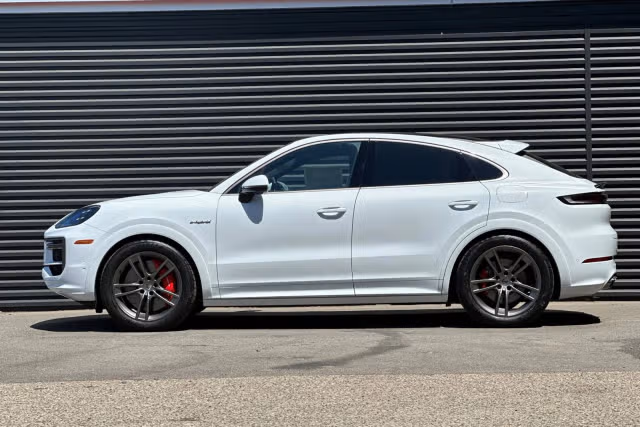 2025 Porsche Cayenne Coup Turbo E-Hybrid - Photo 10