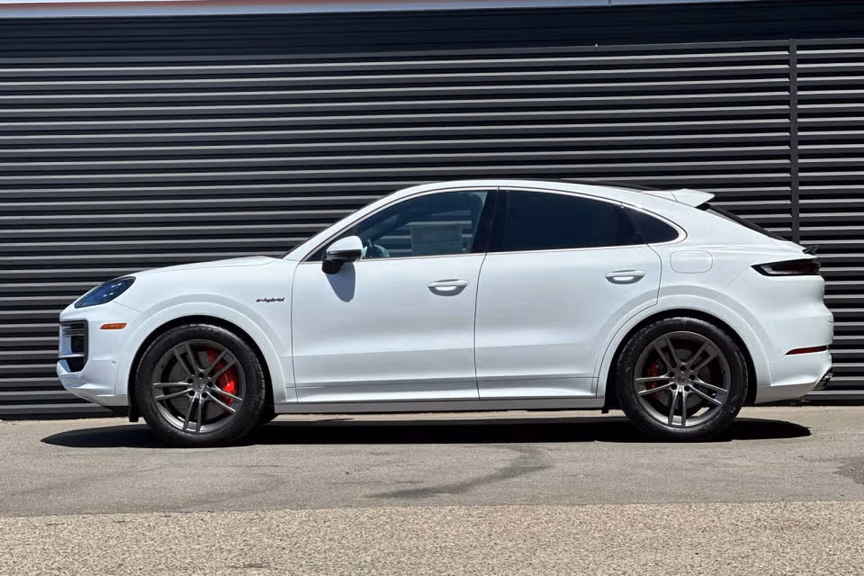 2025 Porsche Cayenne Coup Turbo E-Hybrid - Photo 11