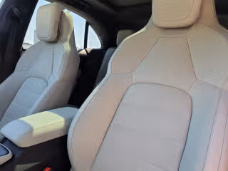 2025 Porsche Macan Turbo Electric - Photo 33