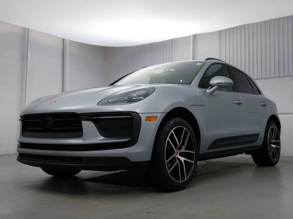 2025 Porsche Macan Base