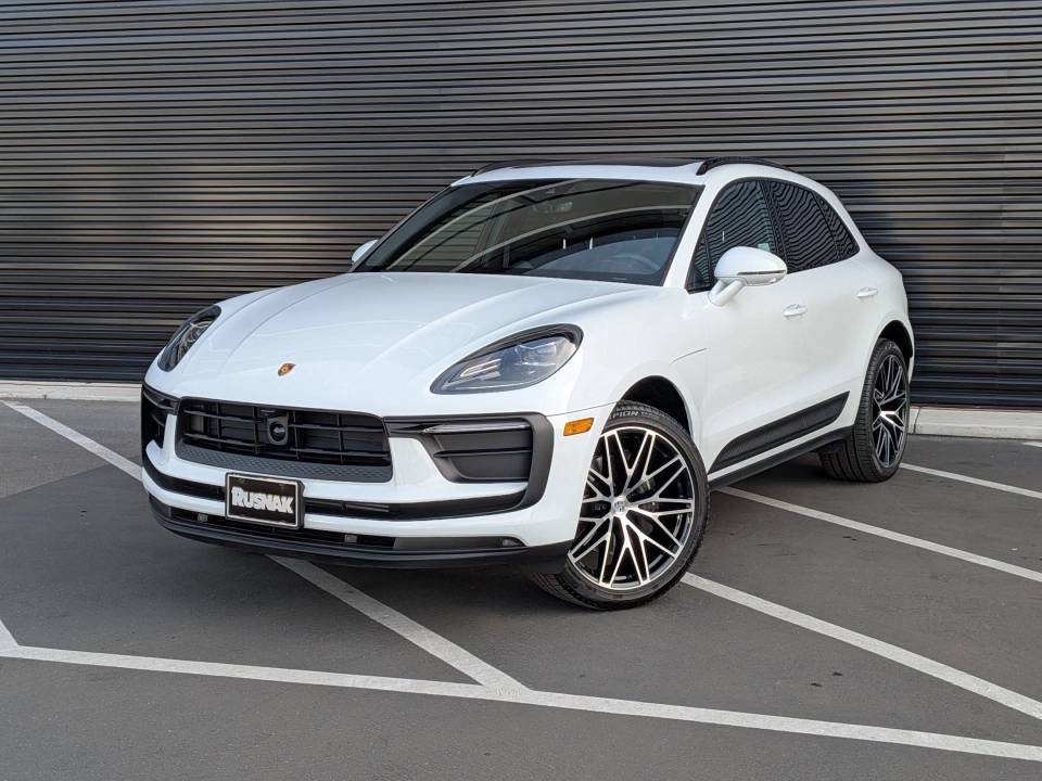 2025 Porsche Macan Base