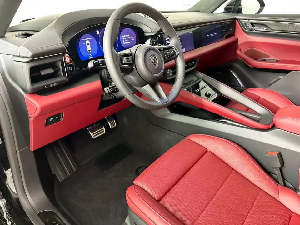 2025 Porsche Macan Turbo Electric - Photo 31