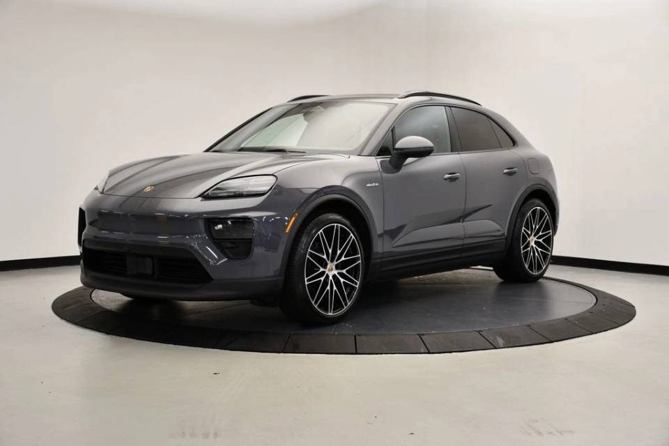 2025 Porsche Macan Base