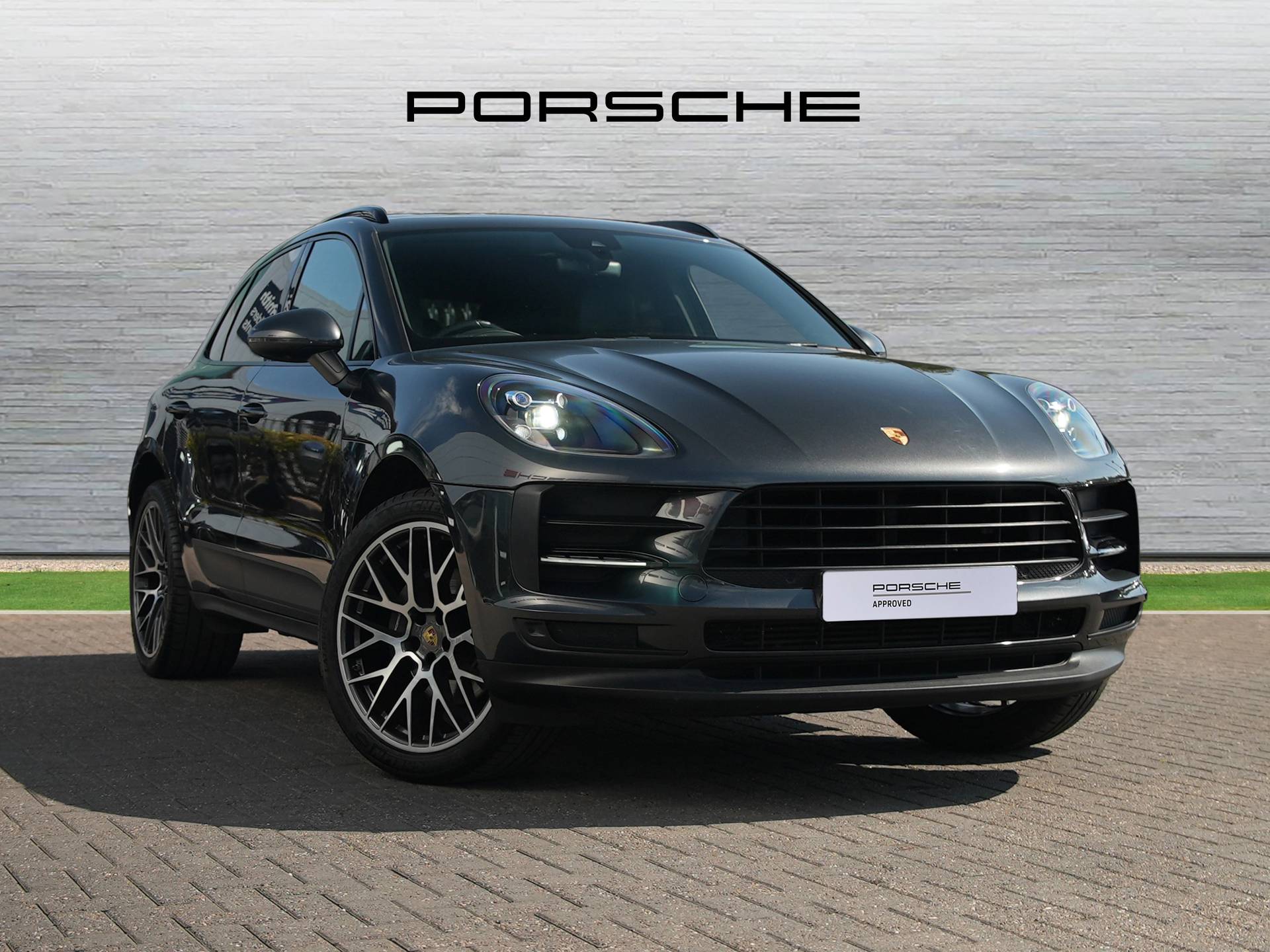 Macan, photo 1 of 46