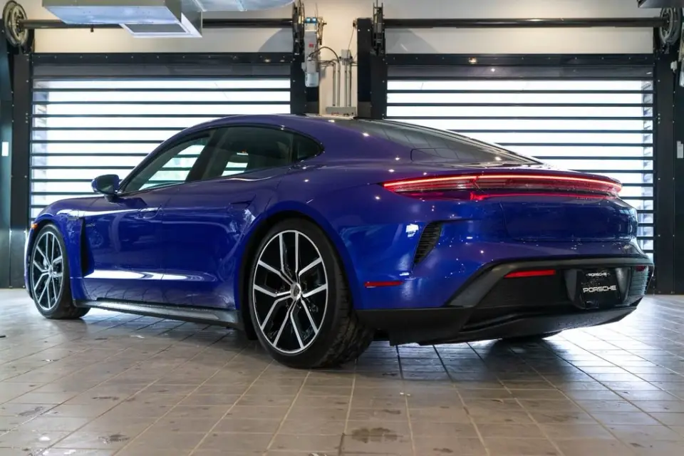 2025 Porsche Taycan Turbo - Photo 23