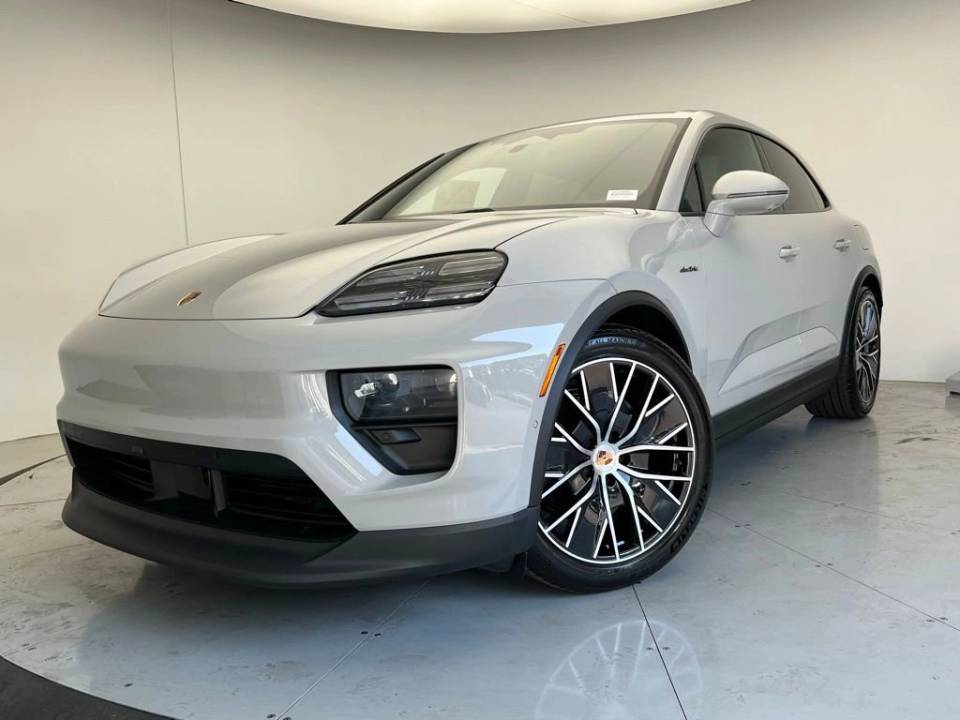 2026 Porsche Macan Base