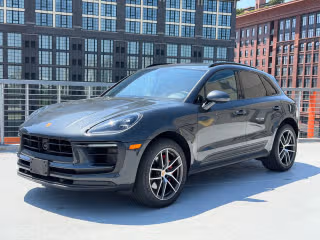 2023 Porsche Macan S's photo