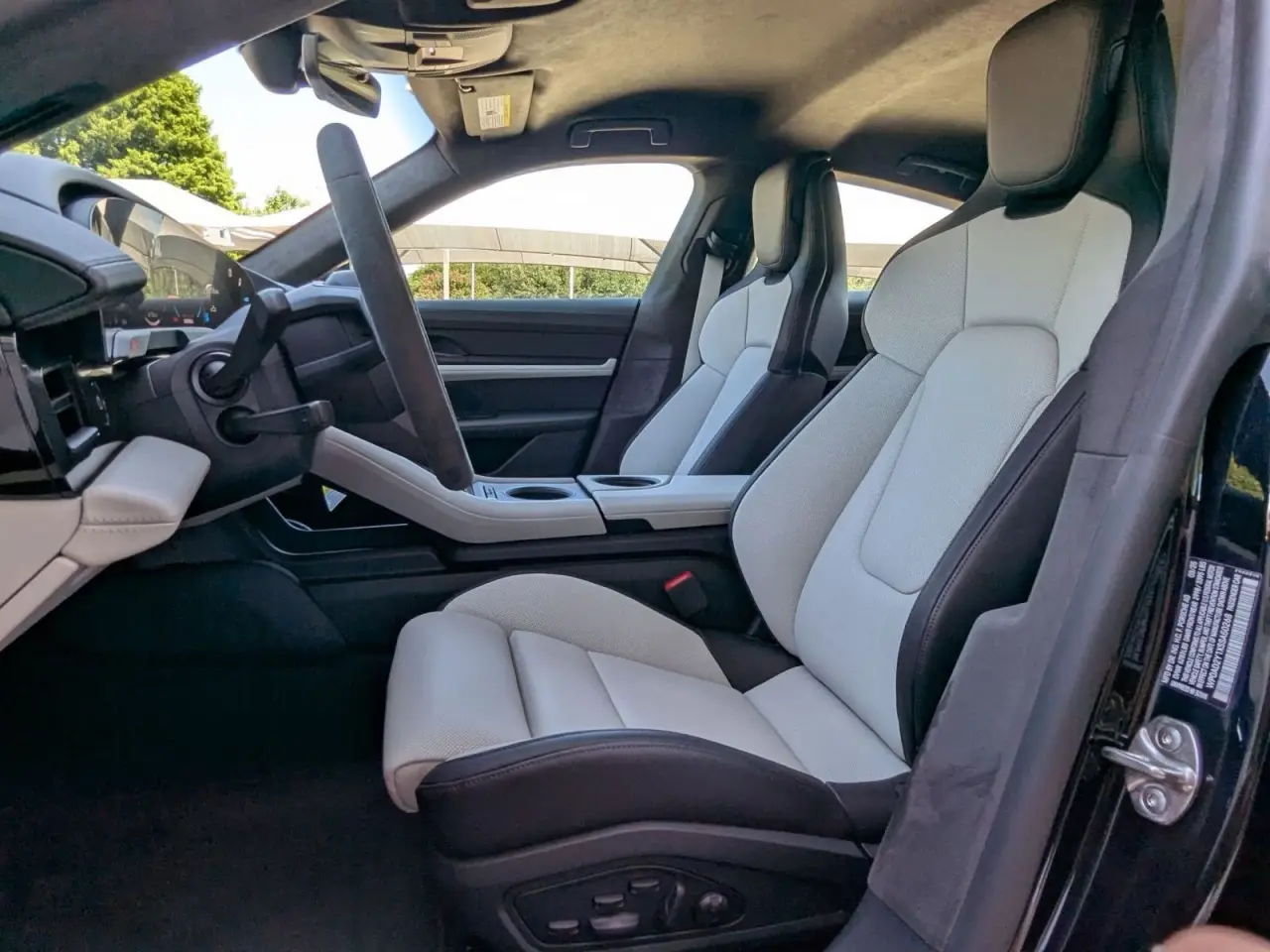 2025 Porsche Taycan GTS - Photo 40