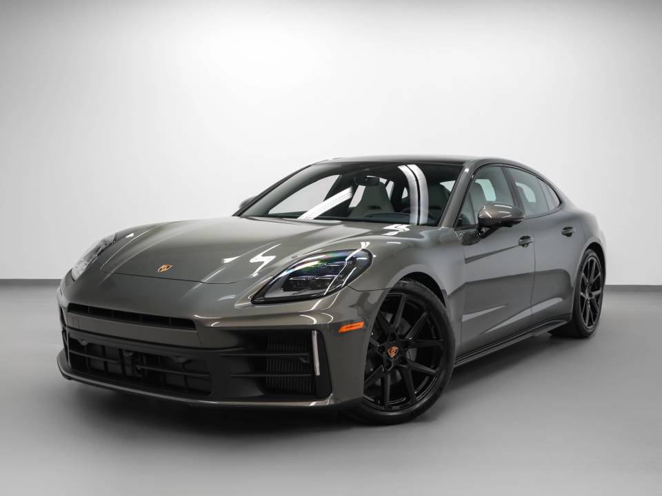 2026 Porsche Panamera 4