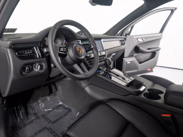 2026 Porsche Macan S - Photo 26