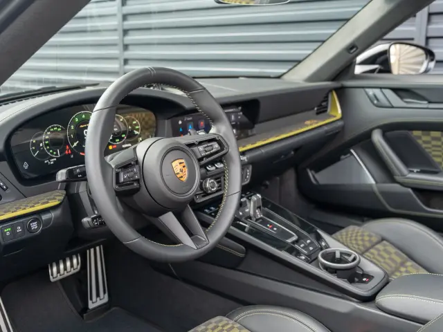 2026 Porsche 911 Spirit 70 - Photo 30