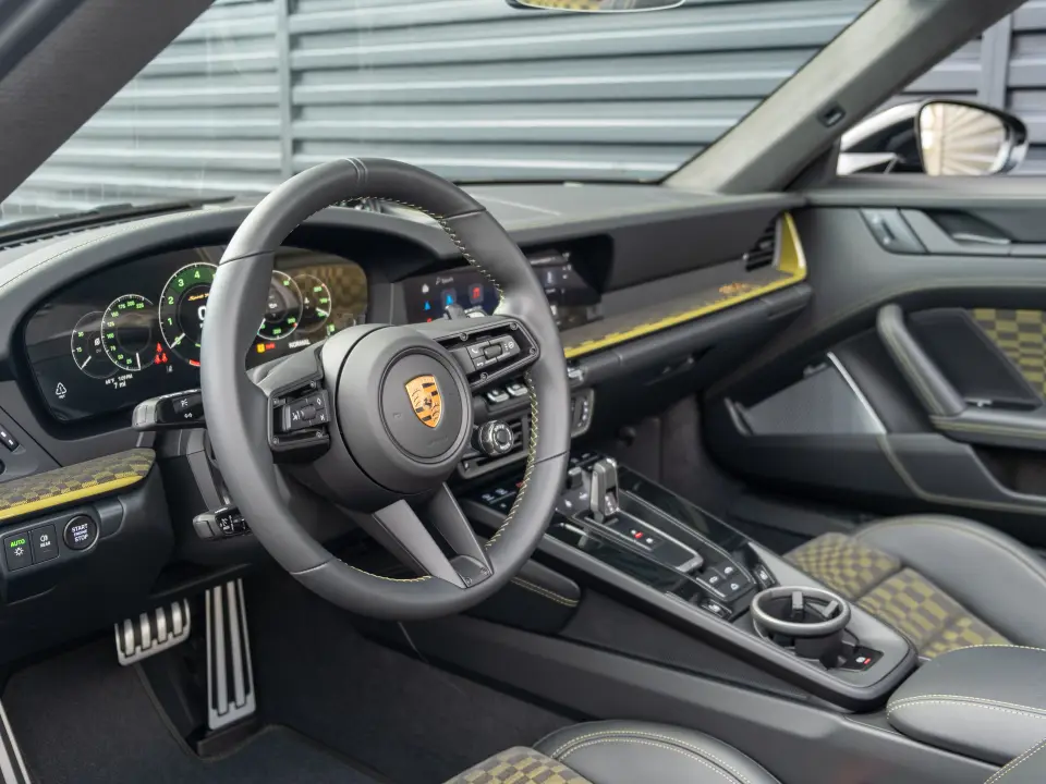 2026 Porsche 911 Spirit 70 - Photo 31