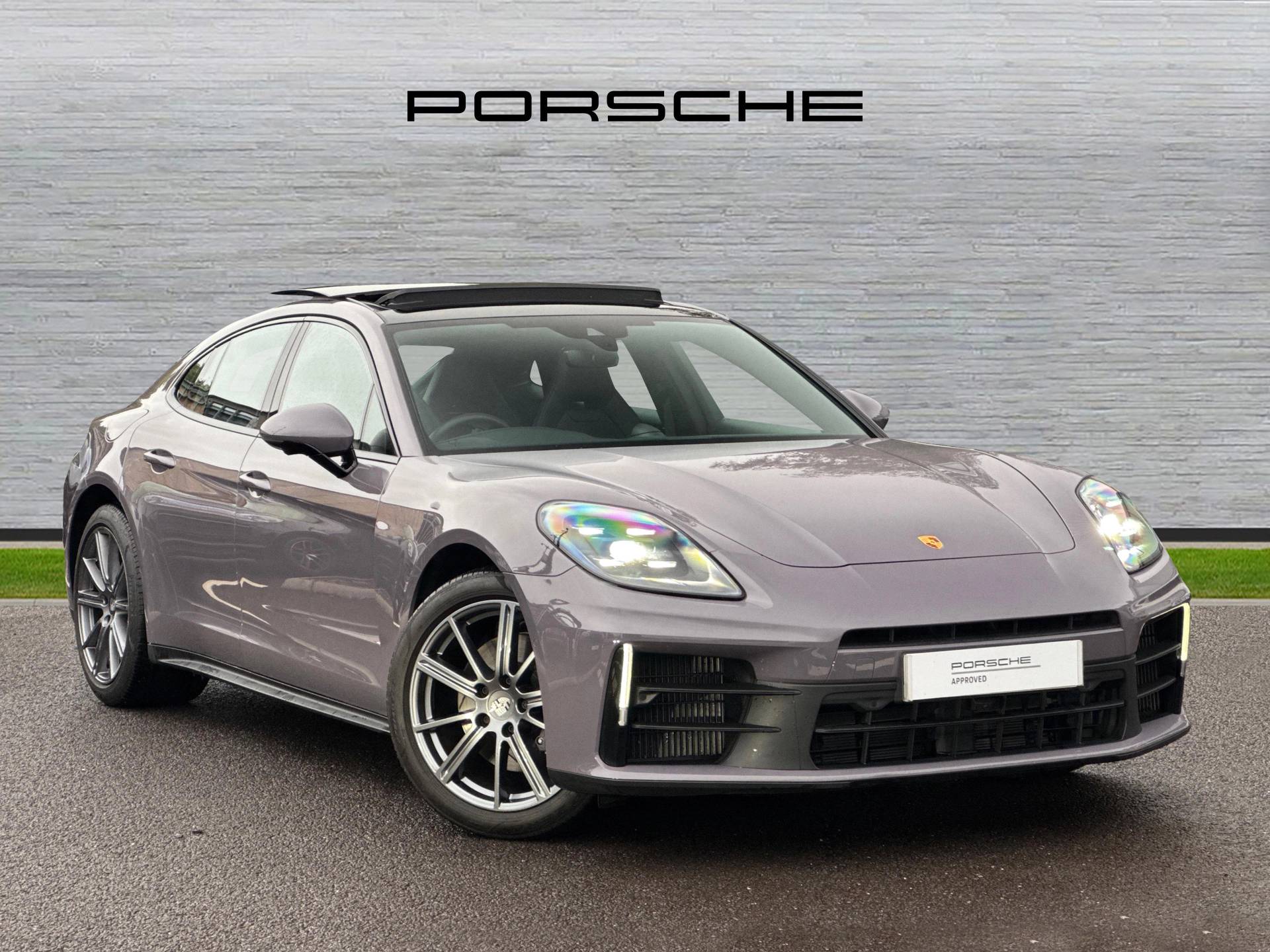 Panamera, photo 1 of 32