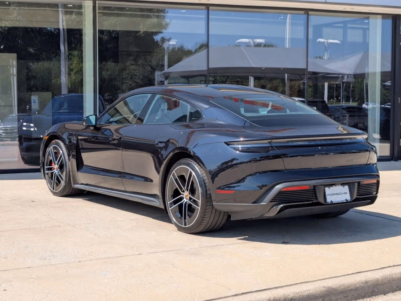 2025 Porsche Taycan GTS - Photo 20