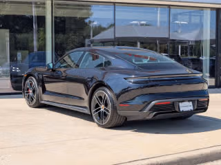 2025 Porsche Taycan GTS - Photo 17