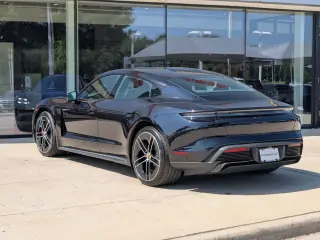 2025 Porsche Taycan GTS - Photo 21