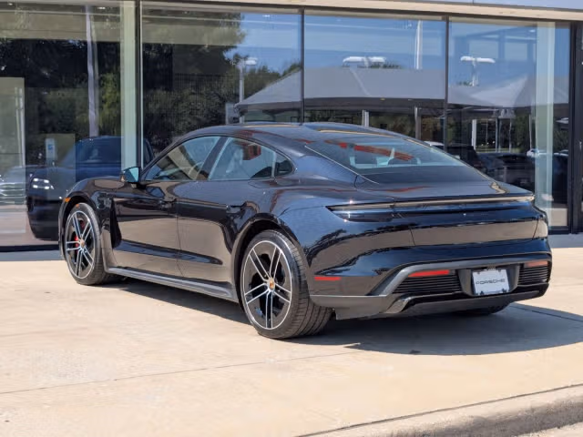 2025 Porsche Taycan GTS - Photo 18