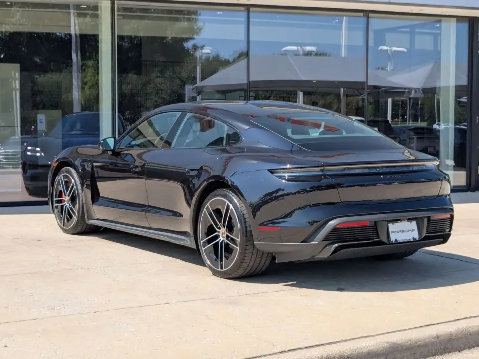 2025 Porsche Taycan GTS - Photo 23