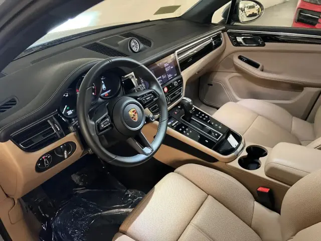 2026 Porsche Macan T - Photo 30