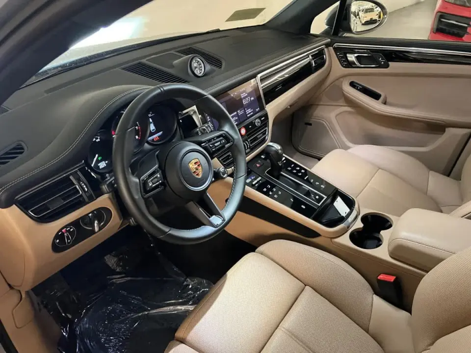 2026 Porsche Macan T - Photo 31