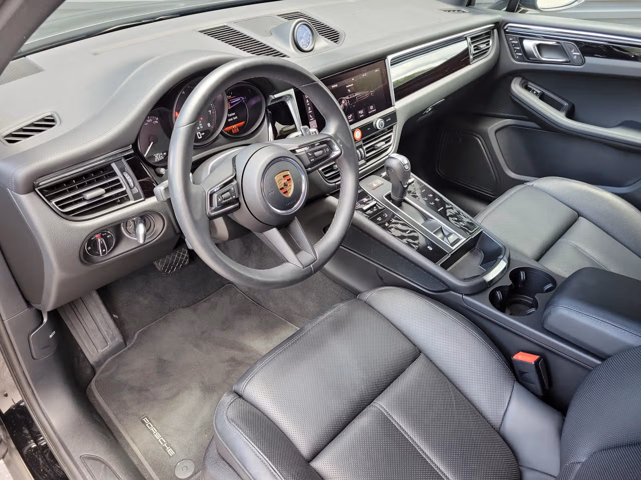2025 Porsche Macan Base - Photo 28