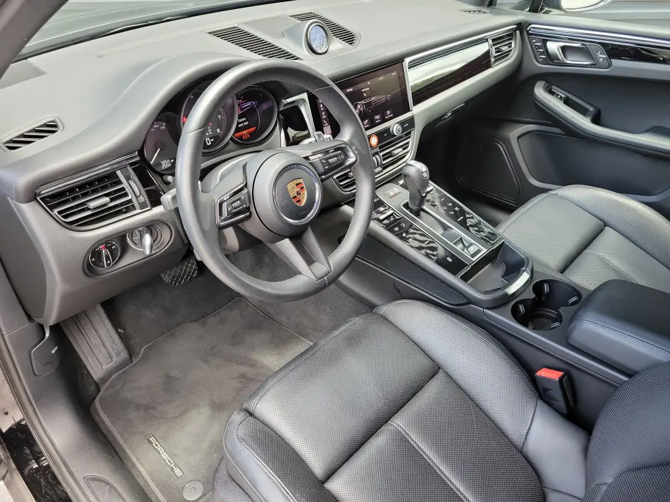 2025 Porsche Macan Base - Photo 31
