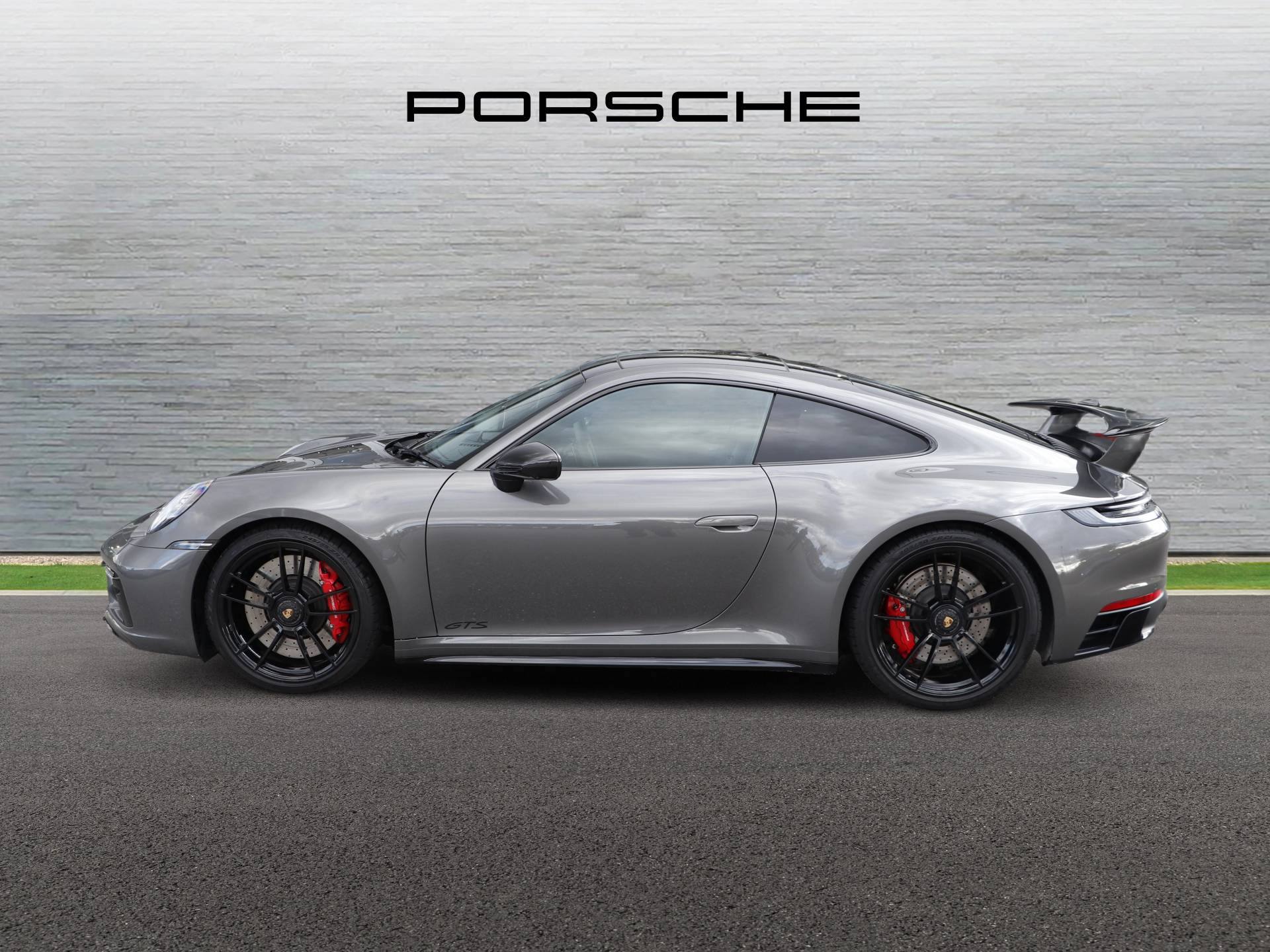 911 Carrera 4 GTS, photo 2 of 38