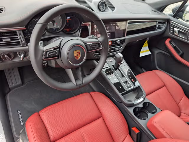 2026 Porsche Macan S - Photo 26