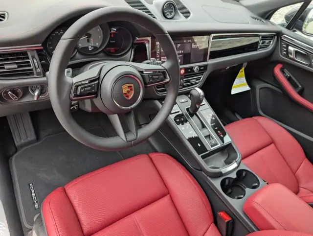2026 Porsche Macan S - Photo 30