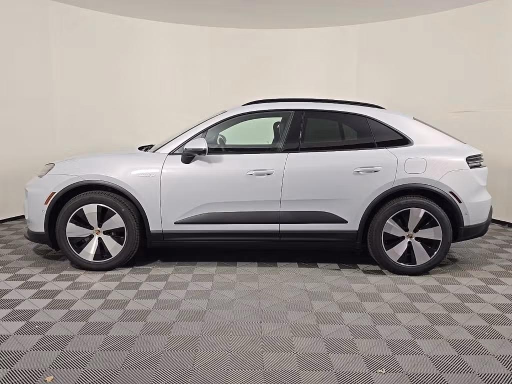 2025 Porsche Macan Base - Photo 12