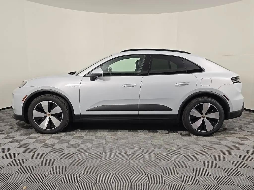 2025 Porsche Macan Base - Photo 16