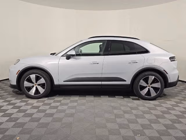 2025 Porsche Macan Base - Photo 10