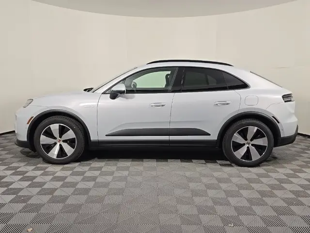 2025 Porsche Macan Base - Photo 14