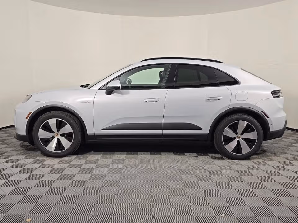 2025 Porsche Macan Base - Photo 11