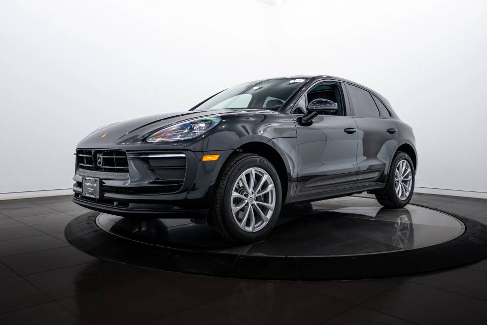 2026 Porsche Macan Base