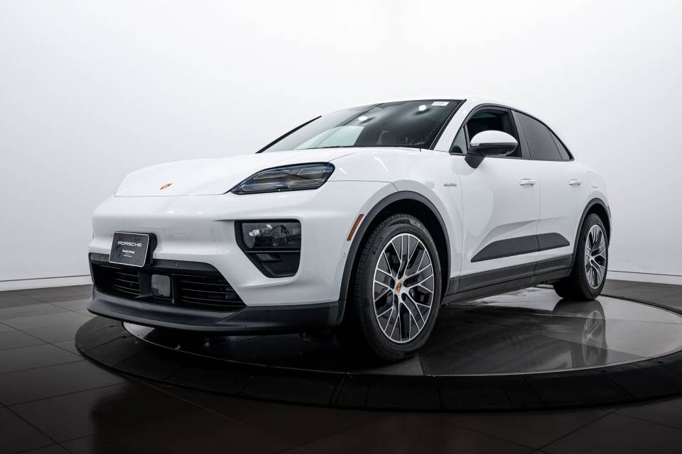 2025 Porsche Macan Base