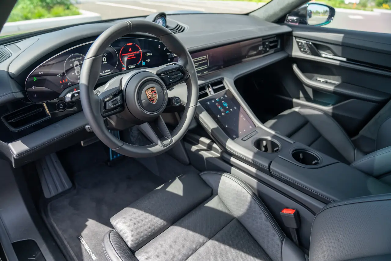 2026 Porsche Taycan GTS - Photo 32