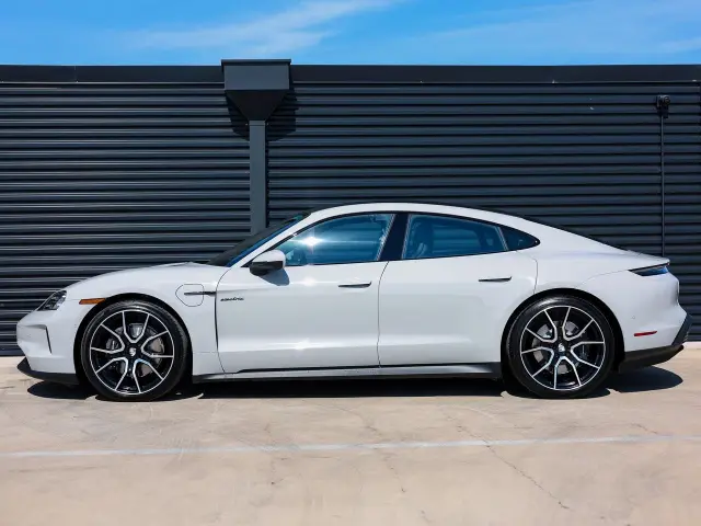 2026 Porsche Taycan Base - Photo 14