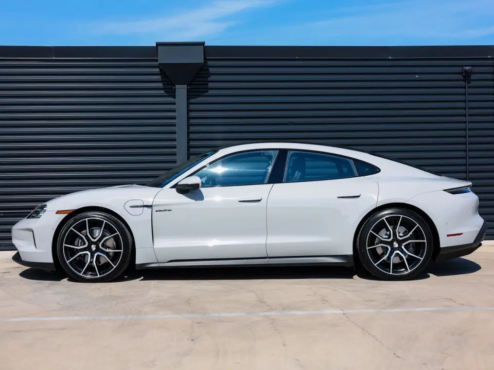 2026 Porsche Taycan Base - Photo 15